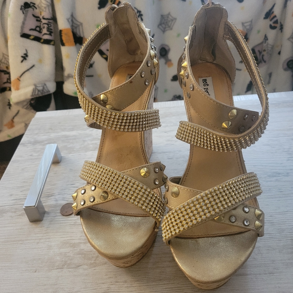 Wedge sandals